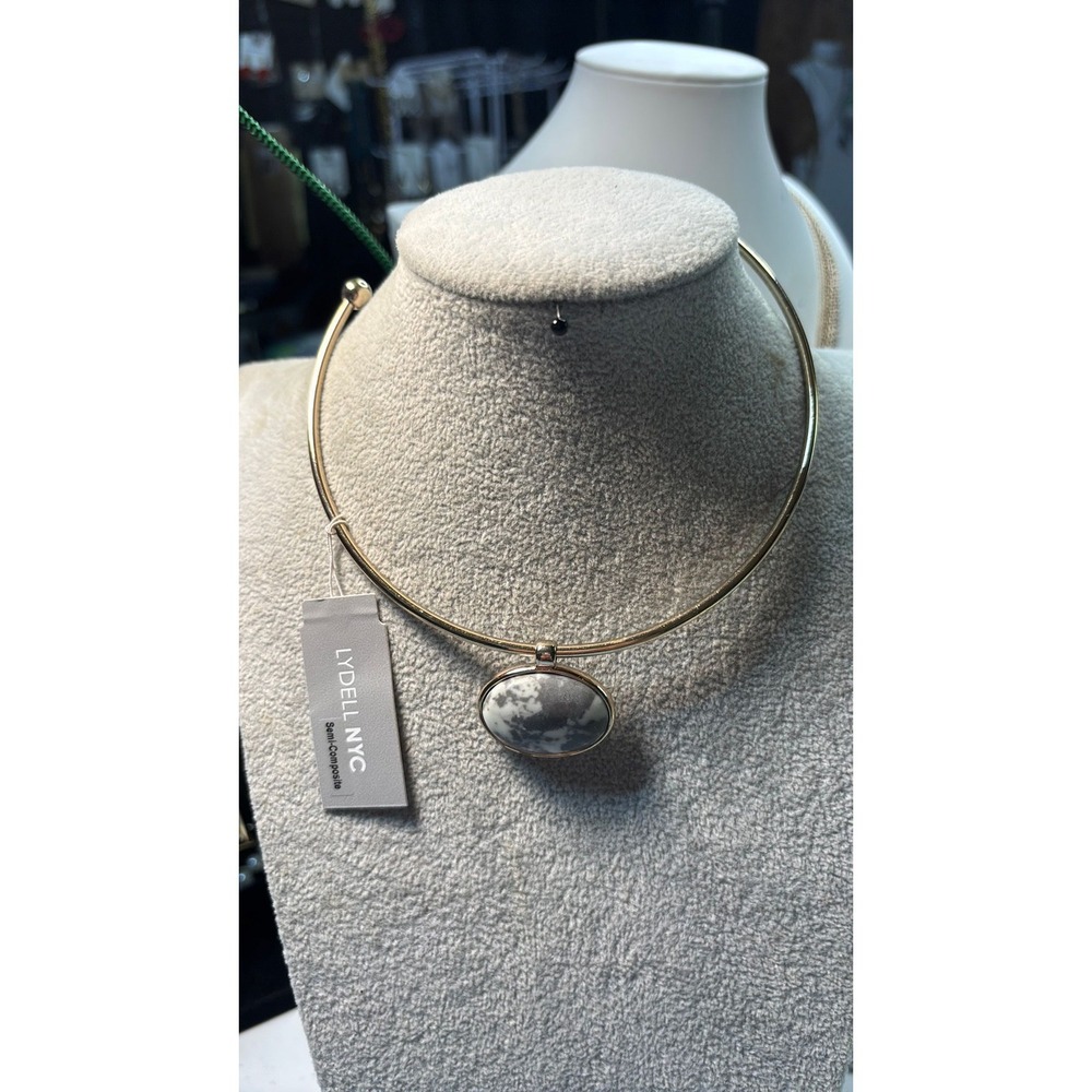 #14. Gold-tone Choker White Gray Stone